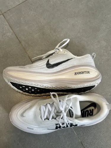 Tenis Nike Vomero Plus 43
