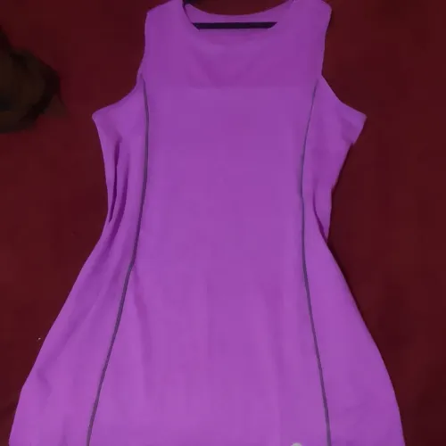 Roupa de academia nova
