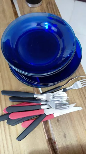 Pratos e talheres doação