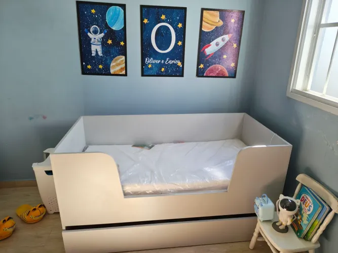 Cama Infantil cinza com Cama Auxiliar