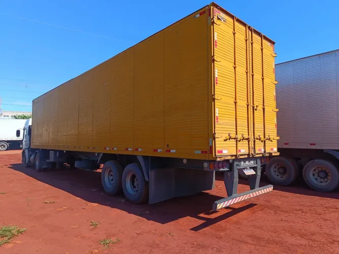 Carreta bau randon 26 palete