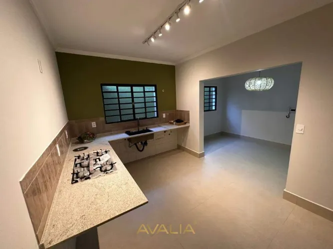 Sobrado à venda em Indaiatuba/SP (Jardim Valença) com 3 dorms, 1 suíte e varanda gourmet