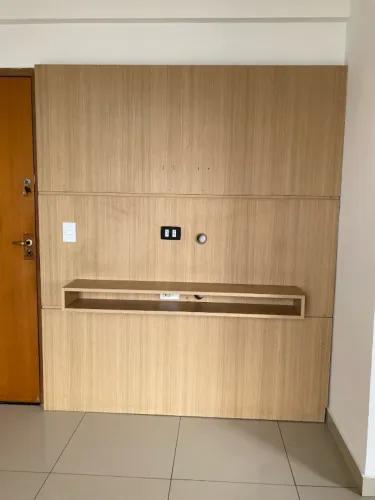 Painel para TV 0,78m x 2,11m - Usado