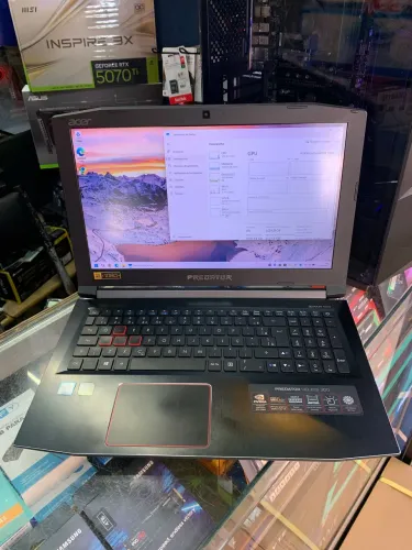 Acer Predator Helios 300 / i7-7700 2.8GHZ / 16GB DDR4 / 512GB / WIN11