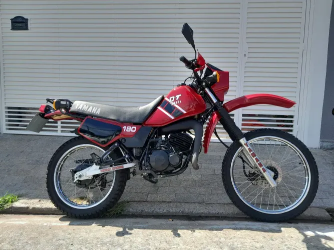 Dt 180 ano 1985