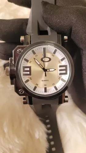 Relógio Oakley  Fundo Branco