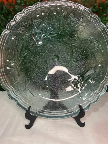 Prato ou Boleira de vidro com desenho decorativo