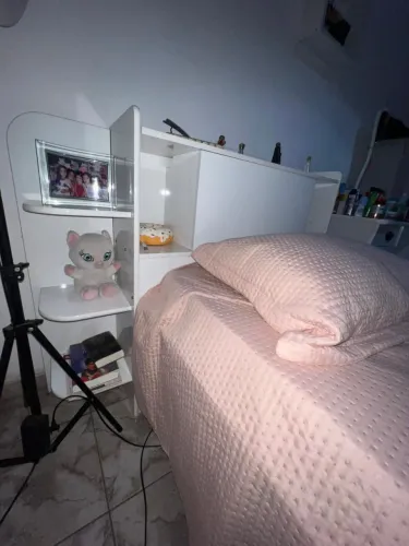 CAMA COM CABECEIRA BAÚ 