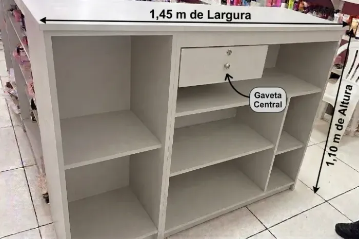 Balcão para Loja/Caixa com Gaveta e Prateleiras (1,45m x 1,10m)
