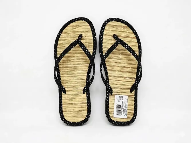 Chinelo com solado em palha