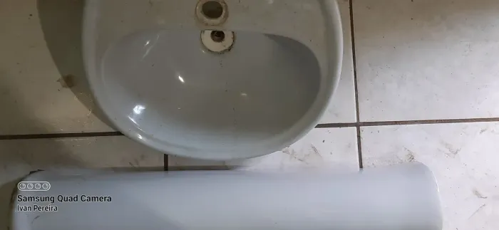 Pia com apoio para banheiro