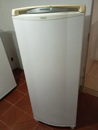 Exelente Geladeira Consul facilite, Fostfree, temperatura digital, 324 litros.