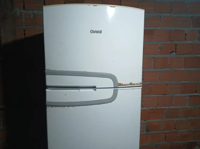 vende.se.um.refrigerador.usado.damarca.consul.obs.esta..sem.gas.fros.freefone. *