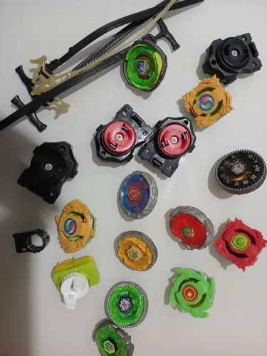 Beyblades com arena da Hasbro original