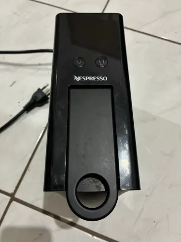 a Cafeteira Nespresso Essenza Mini (Modelo C30)