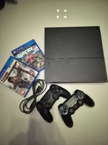 PlayStation 4 Fat Completo - 2 Controles + 2 Jogos + Carregador USB + Caixa Original!