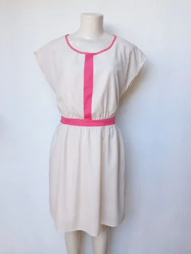 Vestido Feminino Midi Bege com Detalhes Rosa | Tam. M | Peça Única 