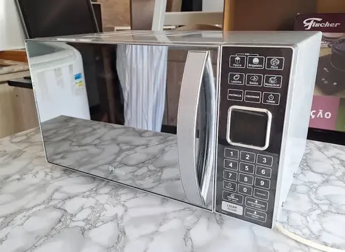 Microondas Philco 25 litros frente espelhada funcionando normal