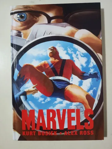 Marvels (Panini), por Kurt Busiek e Alex Ross. Capa dura em ótimo estado!
