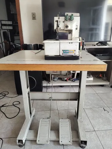 Máquina de costura galoneira motor 120 e 220