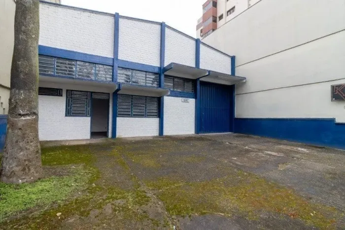 Pavilhão para comprar com 330m² no bairro Petrópolis