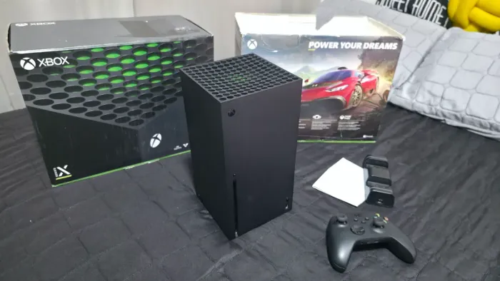 Xbox Series X - Completo, com Nota Fiscal e Excelente Estado