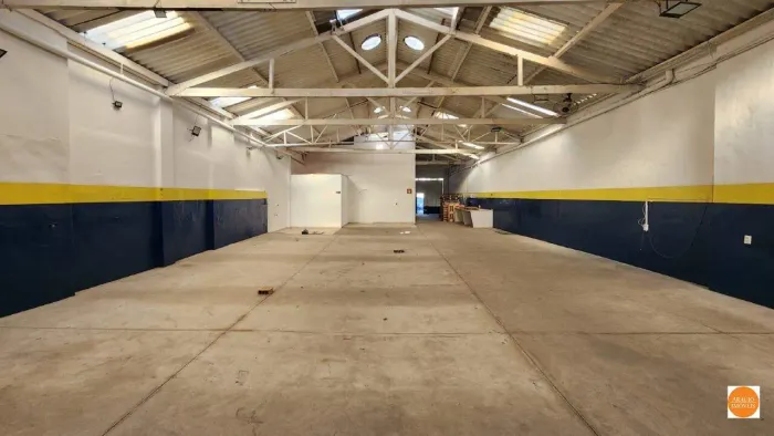 Galpão para locação com 350 m² Excelente estrutura e localização estratégica