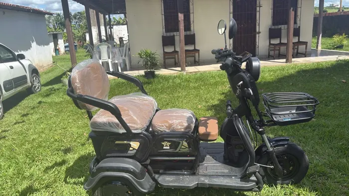 Vendo triciclo sem uso! Apenas retirado da loja!