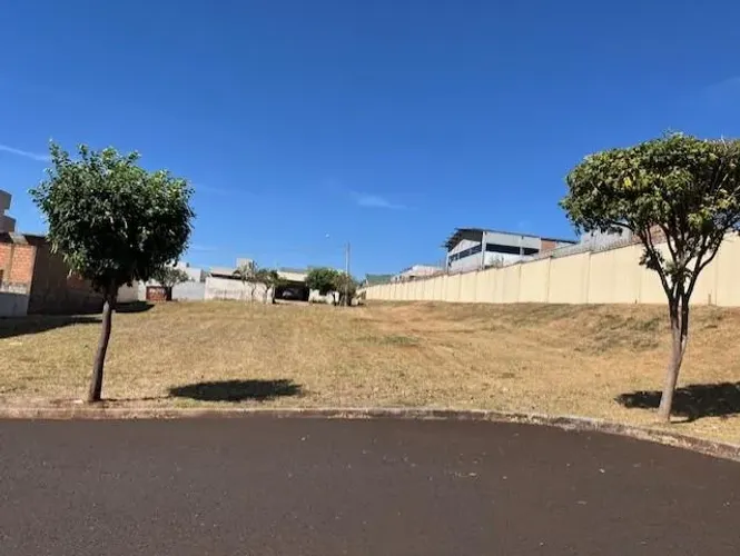 Terreno de ilha no Cond Terras de San Pedro | Imobiliária Rosa e Rangel
