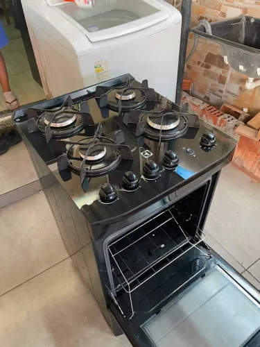 Fogão Electrolux pouco utilizado. Com entrada de gás encanado.