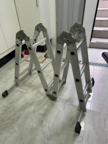 Escada de alumínio articulada/multifuncional, modelo 4x4, muito prática e versátil para us