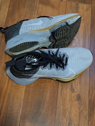 Tênis Nike Air Zoom Tempo Next 36 fem