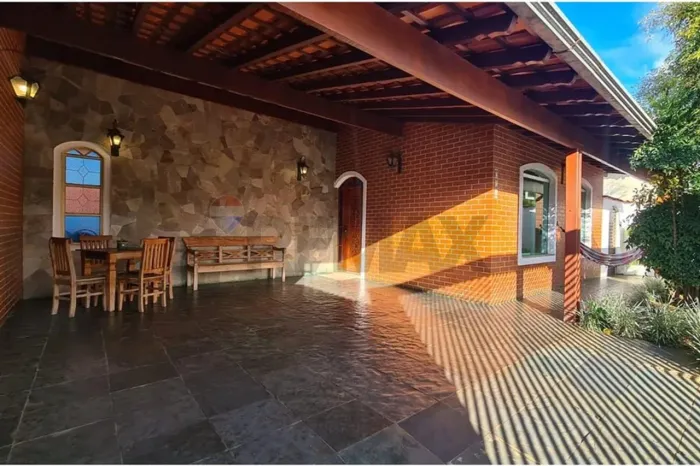 Casa Encantadora no Coração de Araxá!