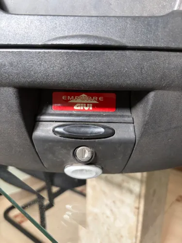 Baú Givi 40L Original - Ótimo custo-benefício