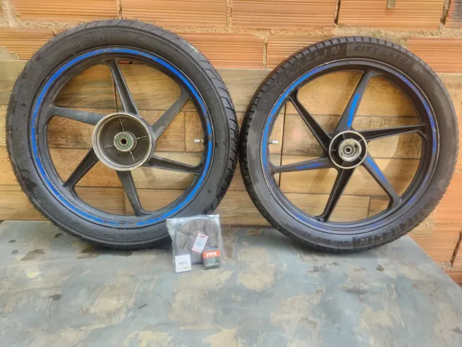 Rodas de liga leve + pneus COMPLETA!