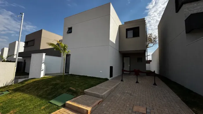 Casa de condomínio para venda com 150 metros quadrados com 4 quartos
