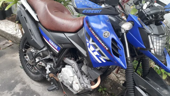Moto em perfeito estado. Rodas esportivas.