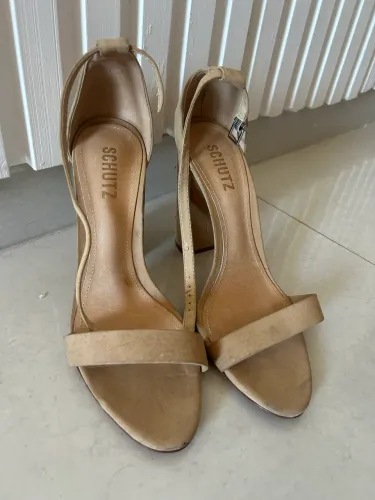 Sandália de salto Schutz 39