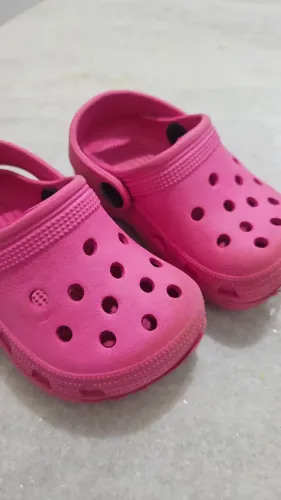 Babuche, crocs Rosa, tamanho 17, corresponde a um 19