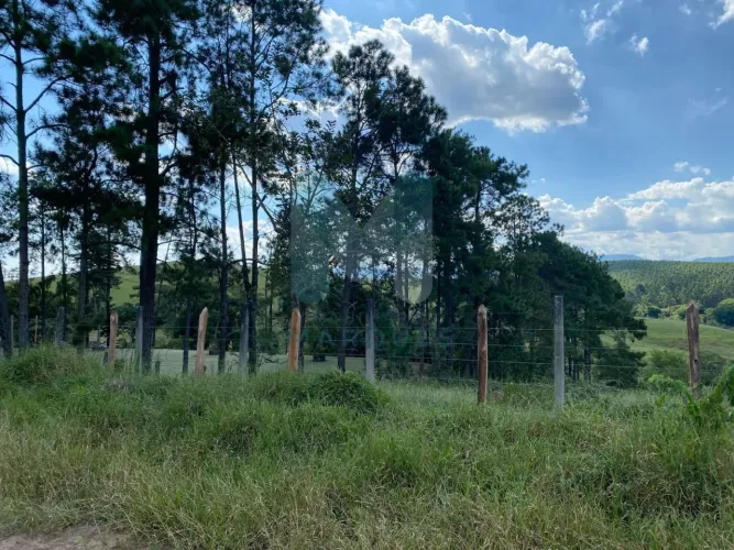 Ótimo terreno de chácara com 2563m² a venda no Recanto do Sol em Caçapava