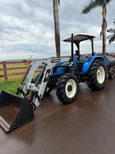 TRATOR AGRÍCOLA NEW HOLLAND