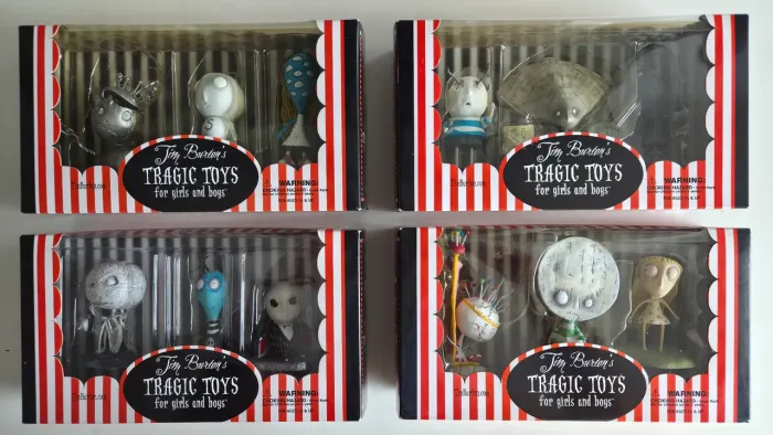 Tim Burton's Tragic Toys for Girls and Boys - set completo com 4 conjuntos. 