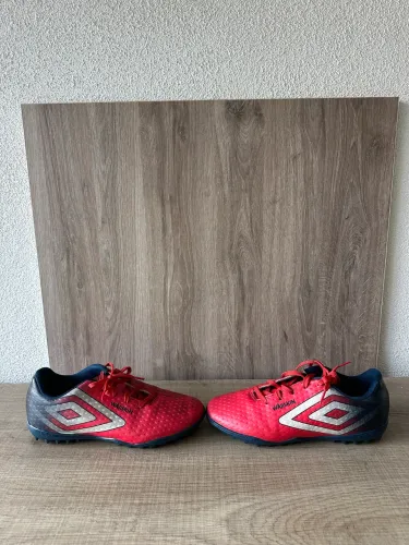 chuteira society umbro pouco uso impecável linda imponente difícil achar esse número!