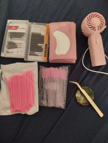Kit de design de cílios usado.
