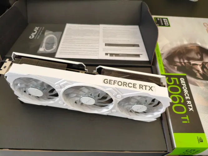 Galax RTX 5060 Ti EX Gamer White 3X 8GB GDDR7 + NF + Garantia