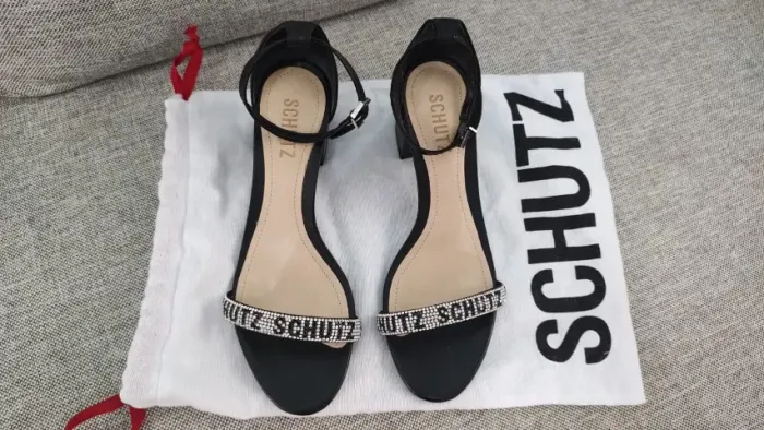 [VENDO] Sandália Schutz Preta com Strass - Puro Glamour!