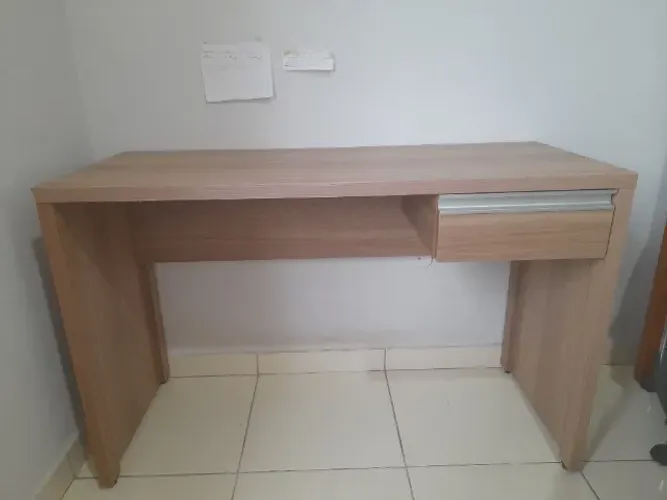 Escrivaninha + cadeira