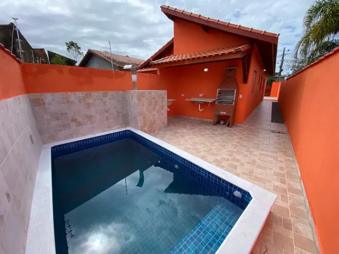 Casa nova com piscina e churrasqueira para venda com 2 quartos em São João - Itanhaém - SP