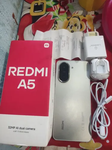 Estou vendendo este celular semi-novo nunca foi aberto do jeito que está na foto
