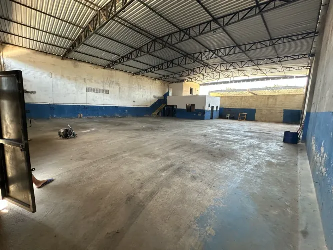 ALUGA-SE GALPÃO COMERCIAL - ÓTIMA LOCALIZAÇÃO!